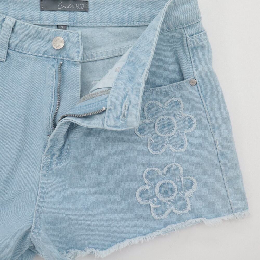 CALI 1850 Sz 9 Jean Shorts Cut Off Flowers 2" Inseam High Rise Light Wash Womens